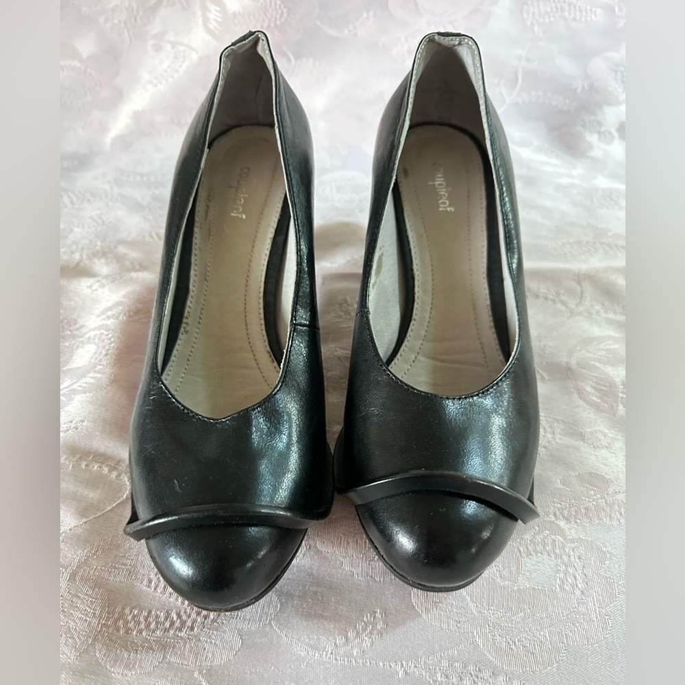 Black Coupleof pumps, like new. Cool design, size 37.